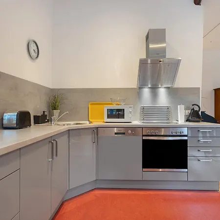 Varga Apartment *